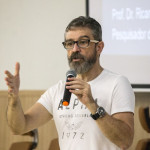 Ricardo Ceccim, ministrando a conferência "Ordenamento da formação, história e desafio da EPS" | Foto: Ascom SES